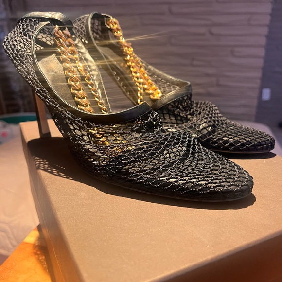 Bottega Veneta mesh chain link pumps
Box & dust bag included! - Picture 2 of 16
